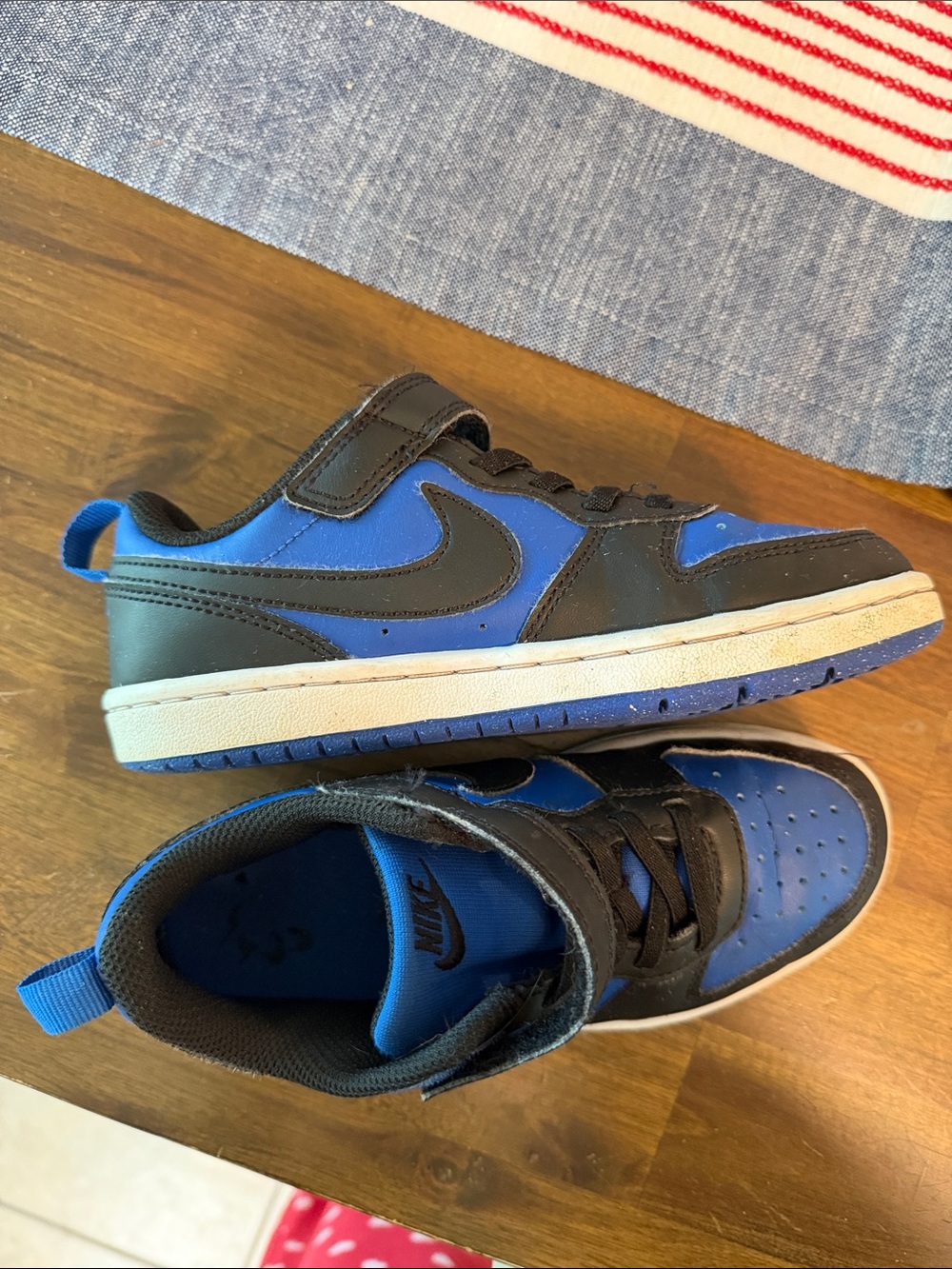 Nike Kids Royal Blue and Black Low-Top Sneakers